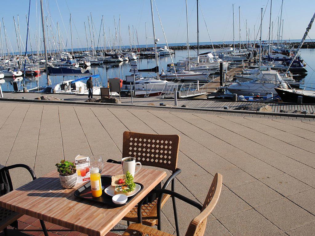 Fewo Strandstrasse - Fuehrt Auf Die Schoene Ostsee-Seebruecke Kuehlungsborn Exterior photo