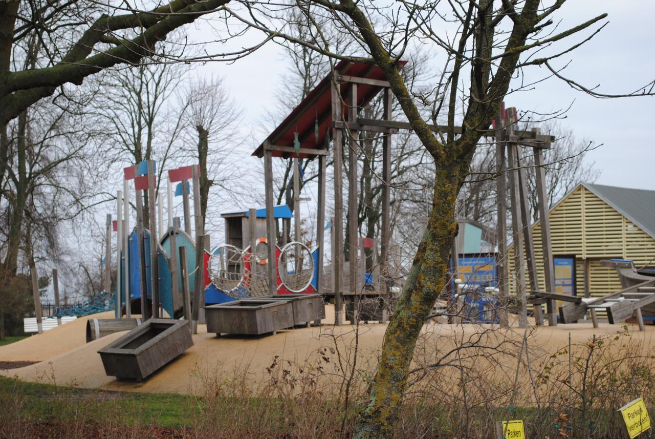 Fewo Strandstrasse - Fuehrt Auf Die Schoene Ostsee-Seebruecke Kuehlungsborn Exterior photo
